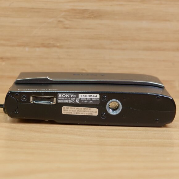 SONY Cyber-Shot DSC-T9 6MP Digital Camera, Made in Japan, Black - Picture 9 of 10